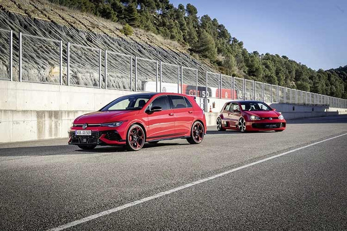 Nổi bật nhất là Golf GTI W12-650 được sơn đỏ. Xe ra mắt lần đầu vào 19 năm trước với lớp sơn màu trắng, xe đã loại bỏ ghế hàng sau nhường không gian cho động cơ W12 6.0 lít twin-turbo đặt giữa, sản sinh 641 mã lực.