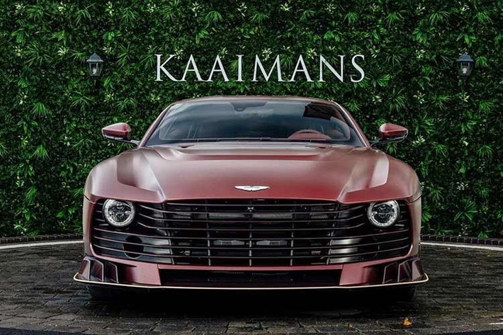 Xe được trang bị hệ thống treo Multimatic DSSV tối ưu hóa cho đường đua, trong khi hệ thống ống xả kép bằng titan màu tối lấy cảm hứng từ xe đua thể thao, độc quyền trên Valiant, giúp giải phóng toàn bộ sức mạnh đầy uy lực của động cơ V12 dưới nắp ca-pô. Để làm mát động cơ V12, Aston Martin đã phát triển các giải pháp làm mát tiên tiến lấy cảm hứng từ giải đua sức bền AMR.