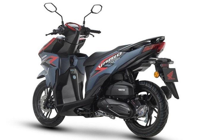 Phiên bản mới này đạt tiêu chuẩn EEV (Energy Efficient Vehicle), góp phần giảm lượng khí thải và thân thiện hơn với môi trường. Ngoài ra, hệ thống Idling Stop còn giúp tiết kiệm xăng hơn khi dừng xe, đồng thời giảm tiếng ồn động cơ.