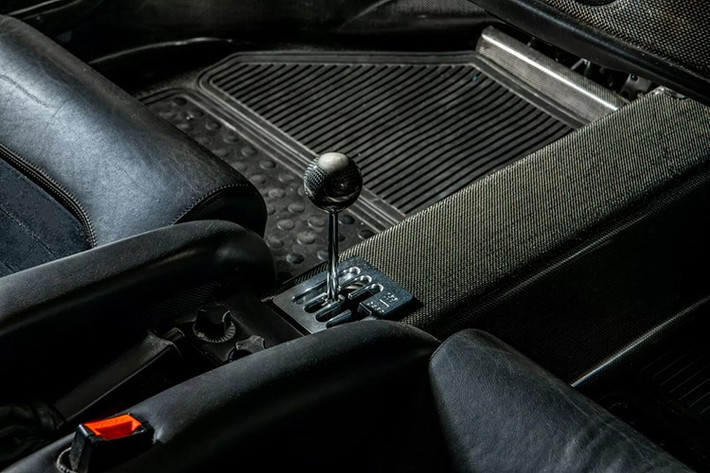 Cuối cùng, nó đã tìm được đường vào garage của một cặp vợ chồng ở Sterling, Virginia, sau đó, họ đã giữ nó kể từ đó trước khi mang ra đấu giá gần đây, điều thú vị, chiếc xe chủ yếu trong nhà, ít khi được nhìn thấy ngoài đường từ năm 2009 đến nay.