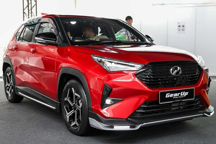 Hãng xe Perodua mới đây đã chính thức giới thiệu Traz 2026 - mẫu SUV hạng B mới nhất của hãng tại thị trường Malaysia. Ngay khi xuất hiện, Perodua Traz 2026 lập tức được xem là đối thủ trực diện, thậm chí là kình địch đáng gờm của Toyota Yaris Cross nhờ mức giá dễ tiếp cận.