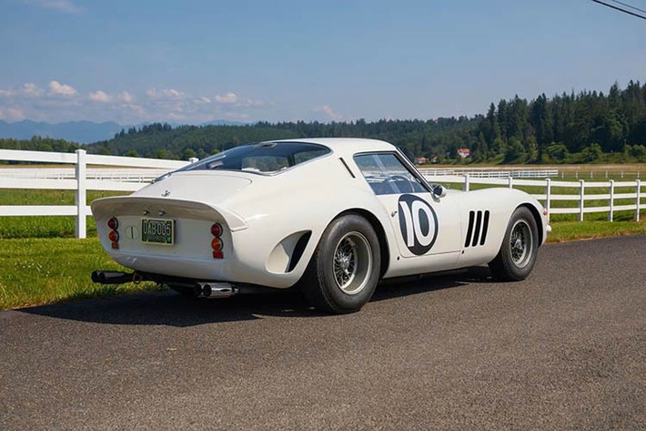 Chiếc Ferrari 250 GTO đời 1962 sẽ được bán đấu giá thông qua Mecum tại Kissimmee vào ngày 17/1/2026, và có thể trở thành chiếc xe đắt nhất thế giới thuộc loại này. Đây là lần đầu tiên nó được bán đấu giá công khai. Chủ sở hữu tương lai cũng sẽ nhận được một động cơ V12 riêng biệt dành cho Ferrari 250 GTO, có thể sử dụng cho đường phố, du lịch và đường đua.