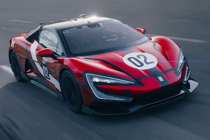 Xe có kích thước dài 4.991mm, rộng 2.029mm và cao 1.351mm, với chiều dài cơ sở 2.900mm. Xe sử dụng bộ vành 20 inch 5 chấu kép kết hợp với lốp bán trơn GitiSport e·Gtr2 Pro, được phát triển chung với hãng Giti của Trung Quốc cho tốc độ lên đến 500km/h. Hệ thống phanh được đảm nhiệm bởi heo phanh titan và đĩa phanh gốm carbon nâng cấp.