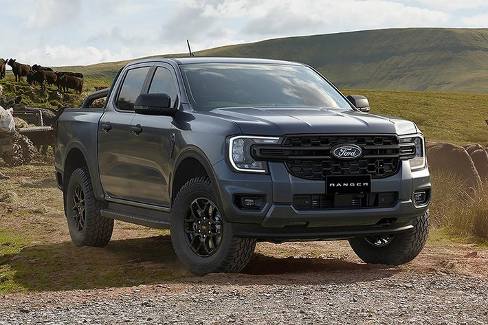 Giá bán Ranger 2026 dao động từ 37.130 đến 90.690 AUD (khoảng 24.000–58.500 USD), chưa gồm bản Super Duty. Dòng Everest có giá từ 58.990 đến 83.490 AUD. Ford bắt đầu nhận đặt hàng từ tháng 12/2025, xe giao trong nửa đầu năm 2026.