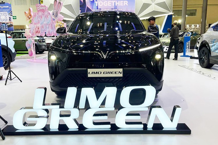 Điểm đáng chú ý khác là VinFast sẽ sản xuất Limo Green ngay tại nhà máy Subang (Indonesia). Điều này không chỉ giúp tối ưu chi phí sản xuất và giá bán, mà còn thể hiện cam kết của hãng trong việc đầu tư lâu dài vào thị trường sở tại.