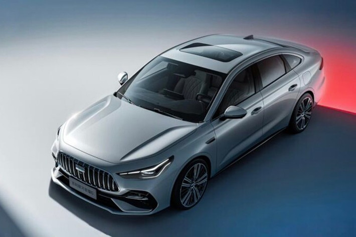 Xe được ra mắt hướng đến nhóm khách hàng phổ thông mong muốn một chiếc sedan hybrid cắm sạc tiết kiệm và nhiều công nghệ. Geely chưa công bố giá bán Starshine 6 EM-i nhưng được định vị thấp hơn mẫu Galaxy A7 đang có giá 89.800 – 125.800 nhân dân tệ (~327-459 triệu đồng).