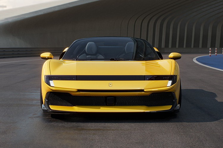 Về ngoại hình, 849 Testarossa kế thừa những thiết kế đặc trưng của Ferrari nhưng vẫn mang hơi hướng tương lai. Kiến trúc đuôi kép phía sau lấy cảm hứng từ nguyên mẫu 512 S của những năm 1970, trong khi các bề mặt hình học sắc nét gợi nhớ đến Testarossa những năm 1980.