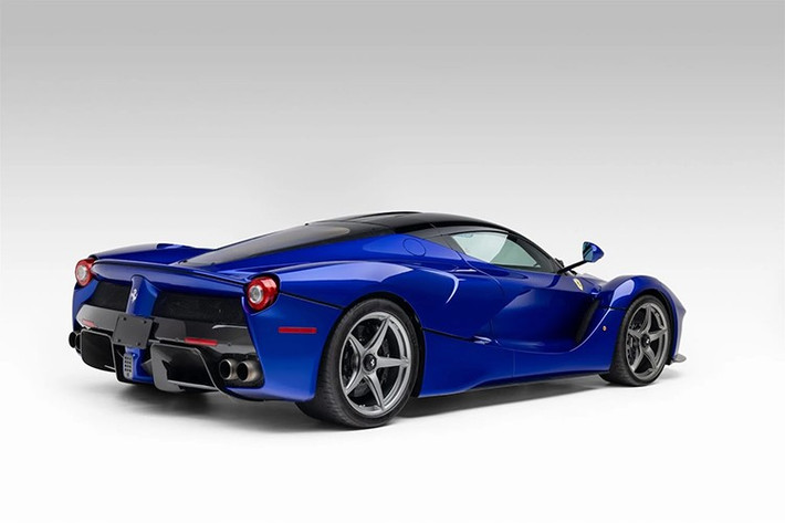 Nếu như LaFerrari mệnh danh là chiếc hybrid đầu tiên của Ferrari thì việc sở hữu chiếc xe này còn mang đến nhiều ý nghĩa hơn thế. Cơ hội sở hữu chiếc LaFerrari màu sơn độc đáo là cực kỳ hiếm và chỉ dành cho một người duy nhất.