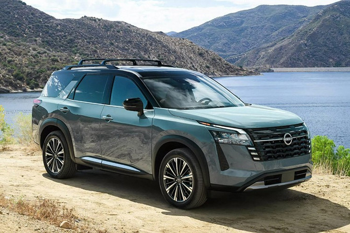 Nissan Pathfinder 2026 vừa lộ diện - đây là mẫu SUV 3 hàng ghế với những thay đổi về thiết kế, bổ sung công nghệ và một số tiện nghi mới nhằm gia tăng sức cạnh tranh trước loạt đối thủ mạnh trong cùng phân khúc. Xe sẽ chính thức ra mắt công chúng tại Triển lãm Ô tô Los Angeles vào cuối tháng 11.