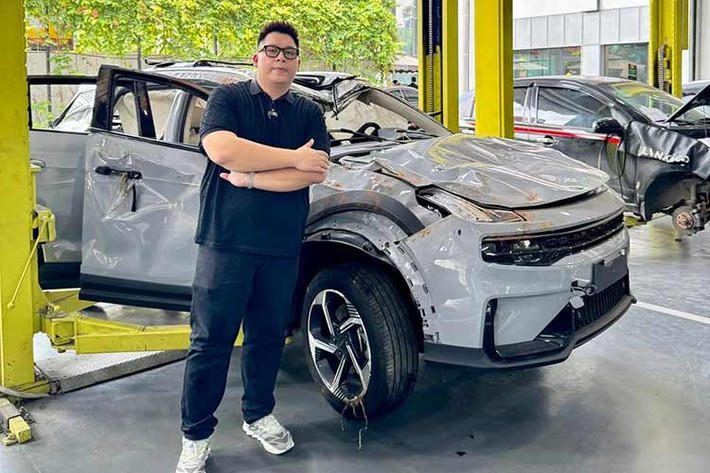 Bên cạnh đó, việc các hành khách ngồi bên trong chiếc Lynk &amp; Co 06 đều thắt dây an toàn cũng giảm đáng kể chấn thương. Tại Việt Nam, Lynk &amp; Co 06 đang được bán với giá khởi điểm từ 679 triệu đồng. Xe cạnh tranh với những đối thủ Hyundai Creta, Kia Seltos, Toyota Yaris Cross, Mitsubishi Xforce và Honda HR-V.