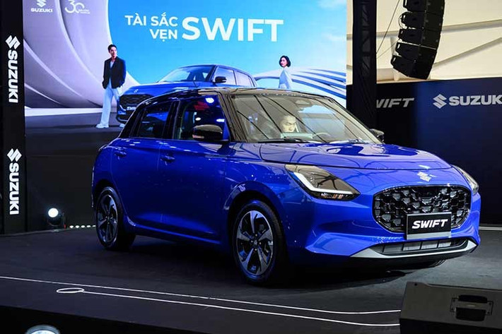 5. Suzuki Swift: 12 xe ﻿ Suzuki Swift chỉ bán được 12 chiếc, giảm 69,2% so với tháng 1/2026. Cũng như Jimny, Suzuki Swift có một số bất lợi như giá bán kém hấp dẫn (569-577 triệu đồng), không chủ động nguồn cung vì nhập khẩu nguyên chiếc từ Nhật Bản và trang bị chỉ dừng ở mức cơ bản. Động cơ mild hybrid tiết kiệm xăng cũng không thể cứu vãn được sức bán của Swift, nhất là trong bối cảnh phân khúc hatchback hạng B vốn không được ưa chuộng tại Việt Nam.