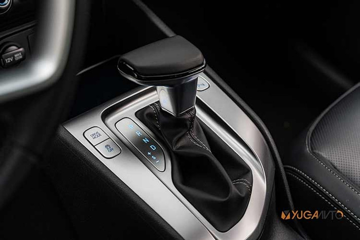 Ngoài ra, xe còn có hệ thống hỗ trợ bám làn đường, cảnh báo va chạm khi lùi, hệ thống kiểm soát hành trình thích ứng, cảnh báo mở cửa an toàn, hỗ trợ đèn pha/cốt tự động, cảnh báo mất tập trung và cảnh báo xe phía trước khởi hành.