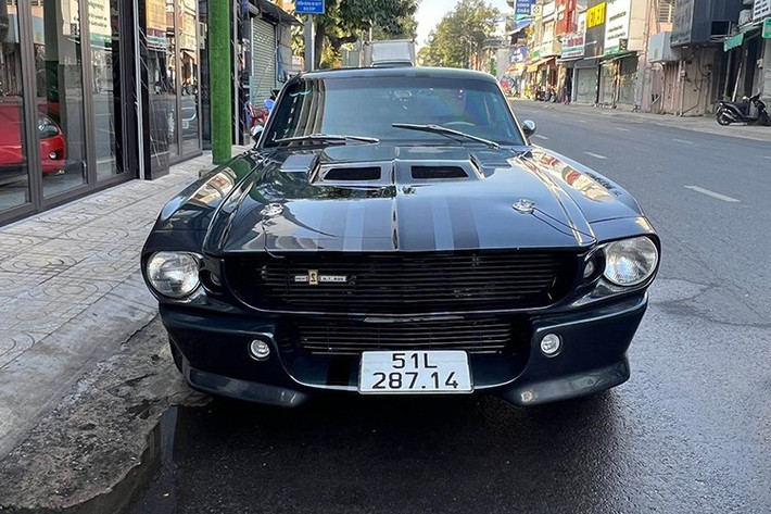 Đáng tiếc, sau khi bộ phim đóng máy, chiếc Ford Mustang Shelby GT500 Eleanor thứ hai đã bị hư hỏng khá nhiều khi thực hiện cảnh quay cuối cùng. Được biết, chiếc Ford Mustang Shelby GT500 Eleanor độ độc nhất Việt Nam này từng thuộc sở hữu của một tay chơi tại Hà Nội và đến nay nó đã về tay Qua Vũ.