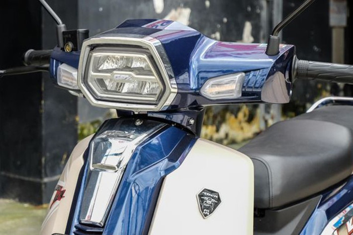 Điểm đáng chú ý là loạt trang bị hiện đại như hệ thống đèn chiếu sáng full LED cũng được trang bị cho xe từ chiếu sáng, xi nhan cho đến đèn hậu.