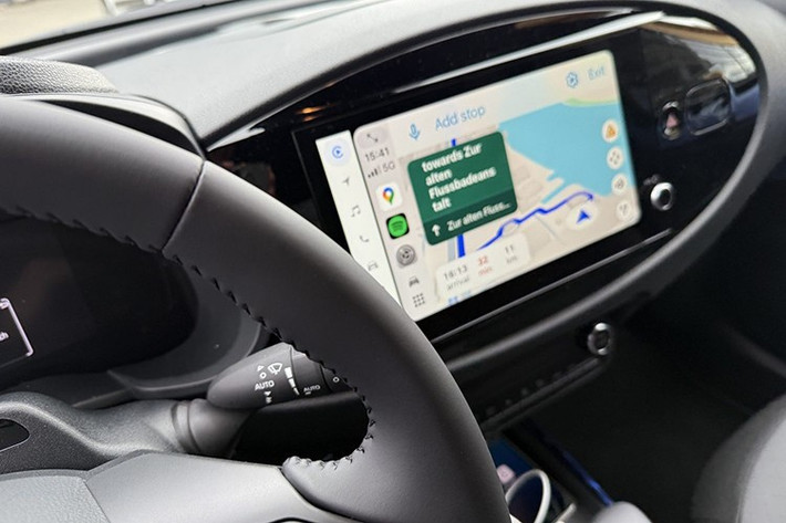 Bạn có muốn chiếc Toyota Aygo X 2026 của mình được trang bị nhiều tính năng hơn nữa không? Trong trường hợp đó, bạn nên cân nhắc lựa chọn Excel. Phiên bản này được trang bị hệ thống đa phương tiện 10,5 inch, ghế bọc vải đục lỗ làm từ vật liệu tái chế và ghế trước có sưởi.