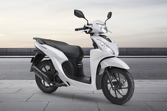 Tại thị trường Nhật Bản, Honda Dio110 Lite 2025 có giá bán 239.800 yên (khoảng 40,3 triệu đồng), nó cũng hé lộ tiềm năng về mẫu xe Honda Vision 110 hay Vision 50 sẽ bán ra ở thị trường Việt Nam trong thời gian tới.