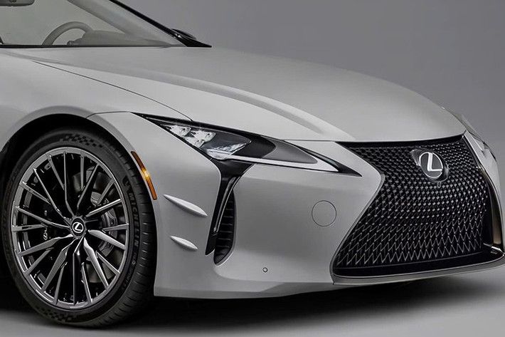 Ngoài mức giá khởi điểm cao hơn, một số chi tiết không thay đổi nhiều so với phiên bản 2026. Bảng màu sơn hiện có 8 tùy chọn, bắt đầu với màu Wind độc quyền của Inspiration Series.