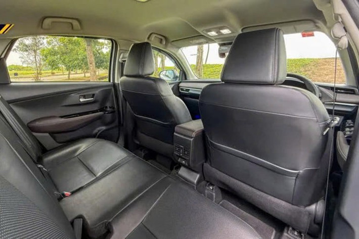 Điều đáng chú ý là trong hồ sơ phê duyệt lần này, không còn xuất hiện mã khung gầm quen thuộc, làm dấy lên khả năng Toyota đang chuẩn bị giới thiệu thế hệ Vios hoàn toàn mới tại Philippines. Toyota Vios 2025 được phát triển trên nền tảng khung gầm DNGA (Daihatsu New Global Architecture) với kích thước lớn hơn, thiết kế hiện đại, cùng nội thất được nâng cấp đáng kể cả về chất lượng và công nghệ.