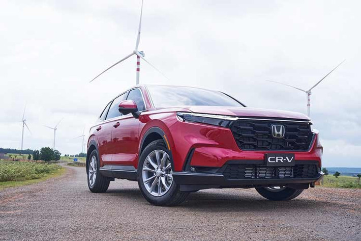 Tuy nhiên, với mức giá khởi điểm cao hơn trước khiến đại diện nhà Honda trở nên khó tiếp cận hơn trong phân khúc CUV hạng C tại Việt Nam - nơi những cái tên như Mazda CX-5, Ford Territory hay Hyundai Tucson có sức bán tốt đều sở hữu giá “trần” chưa tới 1 tỷ đồng.