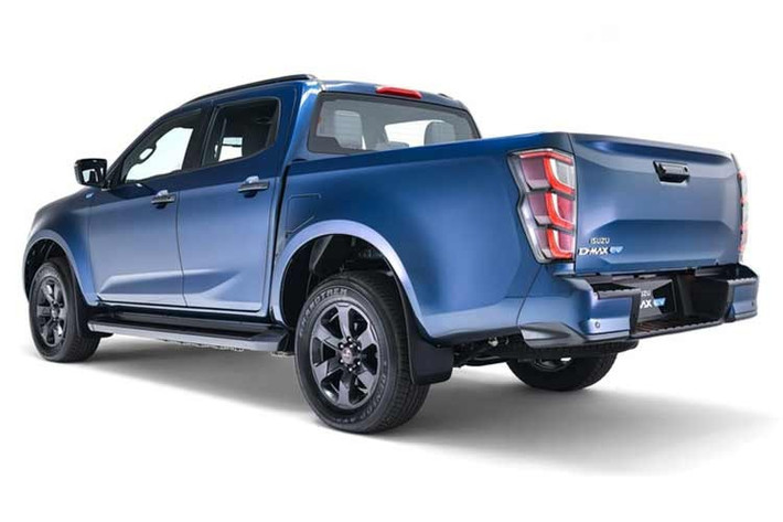 Về kích thước, mẫu xe bán tải chạy điện Isuzu D-Max EV 2027 mới tại Thái Lan sở hữu chiều dài 5.280 mm, rộng 1.870 mm, cao 1.810 mm và trục cơ sở 3.125 mm, tương đương với các phiên bản động cơ đốt trong hiện tại.