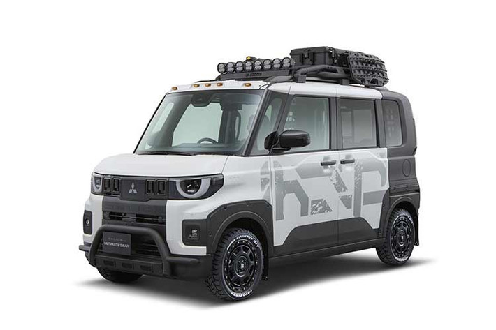 Mitsubishi Delica Mini Ultimate Gear 2026 ﻿Như tên gọi cho thấy, chiếc Delica Mini này gần như giống hệt với mẫu minivan D:5 ở trên. Xe có lớp sơn hai tông màu được tăng cường bằng lớp phủ chắc chắn, lưới bảo vệ phía trước, giá nóc và hệ thống treo được nâng cao 20 mm. Mitsubishi cũng bổ sung thêm một chiếc thang phía sau để dễ dàng lên nóc xe hơn. Delica Mini có thể nhỏ gọn, nhưng lại cao một cách đáng ngạc nhiên.