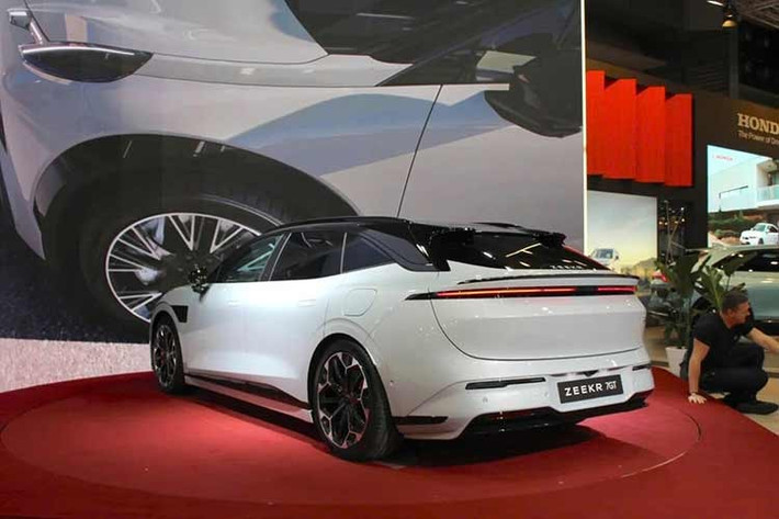 Mang dáng dấp của dòng xe shooting brake với cảm giác của SUV coupe, 7GT được thiết kế tại trung tâm thiết kế và nghiên cứu phát triển chính của hãng tại châu Âu, đặt tại Gothenburg, Thụy Điển, dành riêng cho các con đường châu Âu. Xe có phần đầu xe tương tự như SUV 7X và phần đuôi xe mô phỏng theo 001.
