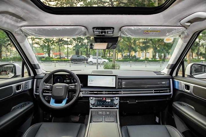 So với mức chi phí thực tế ban đầu, giá rao bán lại theo thông báo trên sàn xe cũ là 1,25 tỷ đồng, đồng nghĩa chủ xe có thể phải chấp nhận khoản lỗ từ 300 - 400 triệu đồng chỉ sau vài nghìn km sử dụng. Mức khấu hao này không hề nhỏ, đặc biệt với một mẫu xe vẫn còn rất mới và chưa có dấu hiệu xuống cấp rõ rệt.