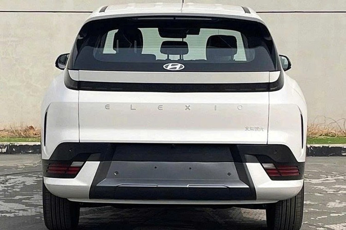 Pin của xe là loại lithium-sắt-photphat (LFP) do FinDream - công ty con thuộc sở hữu 100% của BYD - cung cấp. Dung lượng cụ thể của pin chưa được công bố, nhưng Hyundai khẳng định xe có thể đạt phạm vi hoạt động lên tới 700 km theo tiêu chuẩn CLTC.