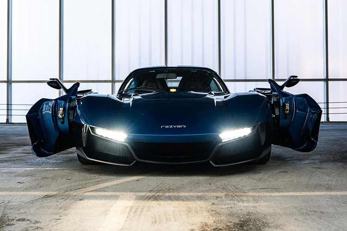 Vì vậy, mặc dù quảng cáo bán hàng hiện nay giới thiệu Rezvani Beast Alpha là một "chiếc xe đặc biệt", nhưng nó chỉ có thể đặc biệt theo nghĩa tiêu cực nhất: nó được đặt trên khung gầm của một chiếc Lotus Elise đã từng bị tai nạn và bị công ty bảo hiểm tuyên bố là hư hỏng hoàn toàn.