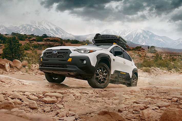 Subaru Crosstrek Wilderness 2026 mới vừa ra mắt tại thị trường nội địa Nhật Bản. Đây là mẫu xe sản xuất thương mại đầu tiên tại Nhật mang tên gọi Wilderness và khác biệt khá nhiều so với bản đang bán tại Bắc Mỹ.