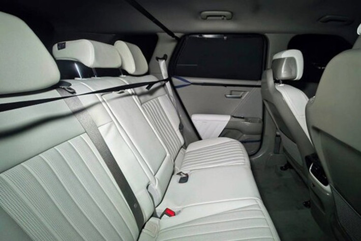 Đáng chú ý, phiên bản hiệu suất cao Tucson N cũng đang được đồn đoán với công suất khoảng 300 mã lực, để cạnh tranh với đối thủ Toyota RAV4 GR Sport (320 mã lực). Dự kiến, Tucson N có thể ra mắt vào năm 2027 hoặc 2028, trong khi phiên bản tiêu chuẩn có thể trình làng ngay trong năm 2026.