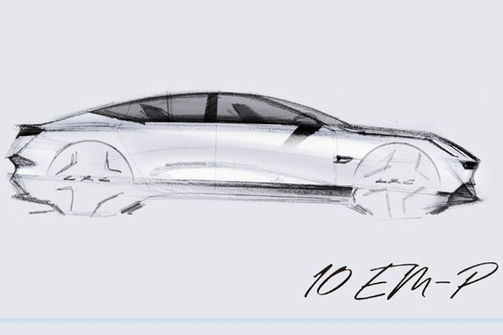 Lynk &amp; Co 10 EM-P được trang bị dải đèn LED định vị ban ngày đặc trưng, cụm đèn pha tích hợp trong cản trước và hốc hút gió. Các điểm nhấn khác gồm tay nắm cửa dạng ẩn, gương chiếu hậu không viền, cảm biến LiDAR trên nóc xe và dải đèn hậu nối liền hai bên. Xe được trang bị mâm 19 inch hoặc 21 inch, tùy phiên bản.