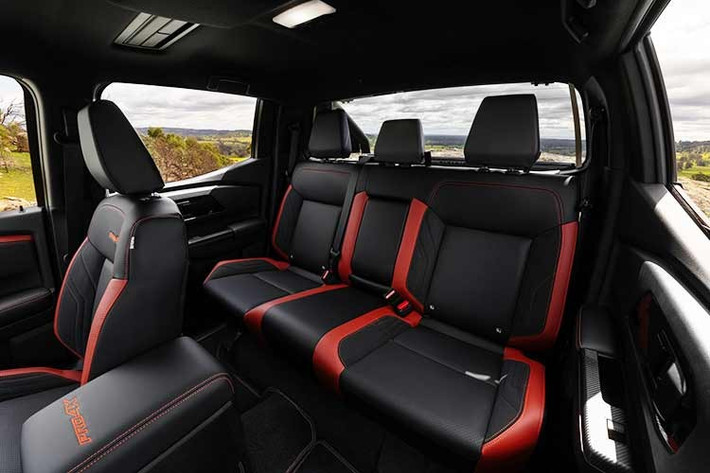 Khi ra mắt, động cơ diesel bốn xi-lanh tăng áp kép sẽ đáp ứng nhu cầu với công suất 240 kW (201 mã lực) và mô-men xoắn 470 Nm. Động cơ đạt tiêu chuẩn Euro 6b này chỉ được kết nối với hộp số tự động sáu cấp.