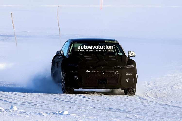 Về hệ truyền động, Grandeur phiên bản nâng cấp dự kiến không có nhiều thay đổi. Các tùy chọn động cơ nhiều khả năng vẫn bao gồm hệ truyền động hybrid tăng áp 1.6L, động cơ xăng hút khí tự nhiên 2.5L và động cơ V6 3.5L – phiên bản mạnh nhất – với cả lựa chọn chạy xăng hoặc LPG.