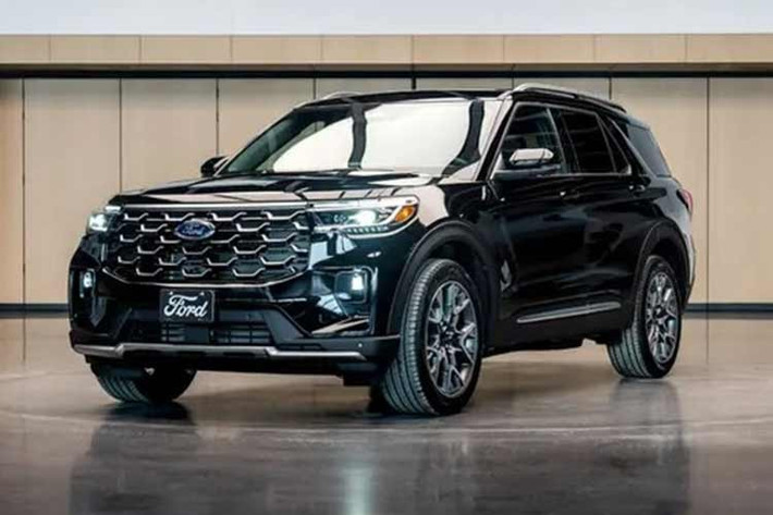 Chiếc xe Ford Explorer độc nhất vô nhị này là món quà cá nhân từ CEO Ford Jim Farley tới Giáo hoàng Leo XIV. Điểm đặc biệt là Ford hiện không sản xuất phiên bản hybrid cho Explorer Platinum, vì vậy hệ truyền động hybrid V6 3.3L trên chiếc Explorer này được lấy từ mẫu Police Interceptor Utility.