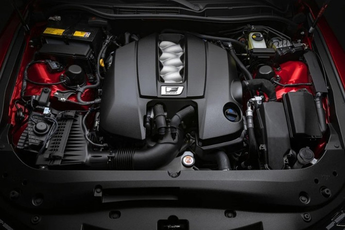 Cung cấp sức mạnh cho Lexus IS 500 Climax Edition vẫn là khối động cơ V8 hút khí tự nhiên 5.0L mã 2UR-GSE, sản sinh công suất 481 mã lực và mô-men xoắn cực đại 535 Nm.