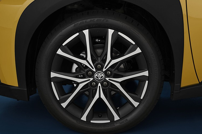 Xe được trang bị mâm hợp kim 17 hoặc 18 inch, đèn LED toàn phần trước và sau trên các phiên bản cao cấp hơn, và bảng màu "mellow spice" với bốn cá tính riêng biệt: quế, hoa nhài, ngải cứu và oải hương.