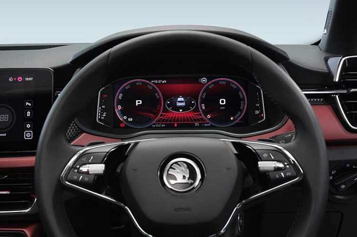 An toàn tiếp tục là một điểm nhấn của Kushaq, mẫu xe này vẫn giữ được xếp hạng năm sao từ Global NCAP. 6 túi khí và hơn 25 tính năng an toàn chủ động và thụ động là trang bị tiêu chuẩn trên tất cả các phiên bản, và hơn 40 tính năng trên các phiên bản cao cấp hơn.