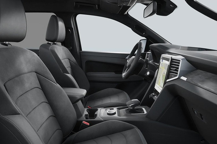 Về sức mạnh, xe vẫn sử dụng động cơ diesel tăng áp thông thường. Động cơ V6 TDI sản sinh công suất 237 mã lực và mô-men xoắn 600 Nm, kết hợp với hộp số tự động 10 cấp.