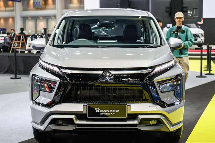 Tại Thái Lan, Mitsubishi Xpander Hybrid 2026 được phân phối song song với biến thể Xpander Cross Hybrid, với mức giá lần lượt từ 939.000 Baht (khoảng 756 triệu đồng) và 969.000 Baht (tương đương 780 triệu đồng).