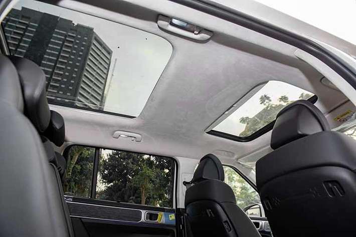 Việc một mẫu xe gần như mới phải chịu mức khấu hao lớn ngay khi “ra biển” phản ánh rõ thực tế thị trường ôtô tại Việt Nam. Giá niêm yết chỉ là một phần, trong khi chi phí lăn bánh mới là con số người mua thực sự phải bỏ ra. Khi bán lại, phần lớn các chi phí này gần như không được tính vào giá trị xe, khiến người bán chịu thiệt đáng kể.