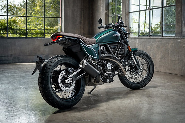 Màu sắc này, được thiết kế bởi trung tâm phong cách Ducati , nhằm tôn vinh những biểu tượng xe thể thao thập niên 1970, dù là xe 2 bánh hay 4 bánh. Nhà sản xuất xe Ý không nêu tên cụ thể của bất kỳ biểu tượng nào trong số này, nên mọi người có thể tự do tưởng tượng bất kỳ chủ đề nào họ thích cho sự tôn vinh này.