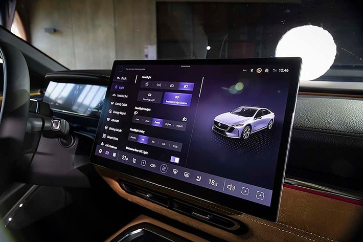 Theonhà phân phối tại Úc, Mazda 6e là thành quả của 2 thập kỷ hợp tác với Chongqing Changan Automobile, kết hợp "công nghệ điện khí hóa thông minh, sạc nhanh và công nghệ cabin tiên tiến với thiết kế đặc trưng, tay nghề thủ công tinh xảo và hiệu suất lái được tinh chỉnh tỉ mỉ của Mazda".