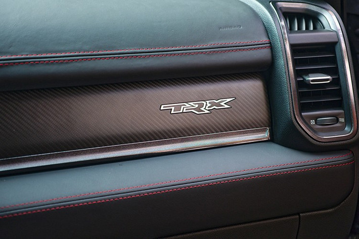 Đối với những ai muốn lái một chiếc xe bán tải công suất 777 mã lực được sản xuất tại nhà máy nhưng lại muốn nó trở thành một chiếc xe đi lại hàng ngày được thuần hóa, RAM đã trang bị hệ thống hỗ trợ lái chủ động rảnh tay với khả năng cấp độ 2+. Điều này cho phép lái xe không cần dùng tay và giữ làn đường trên các tuyến đường được cho phép (mặc dù sử dụng SRT TRX như một chiếc taxi tự lái có cảm giác hơi giống như đặt yên lên lưng một con gấu xám).