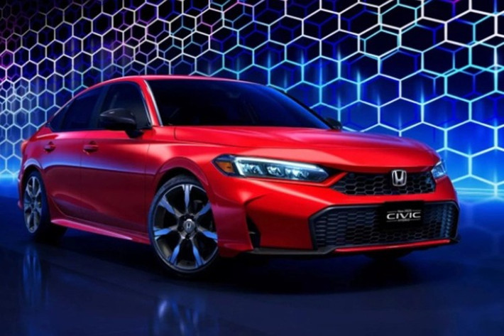 Honda Civic Hybrid: 4,8 lít/100 km ﻿Civic Hybrid 2025 được đánh giá là “chiếc sedan cỡ nhỏ tốt nhất phân khúc”, với trải nghiệm lái thú vị và độ hoàn thiện cao. Xe tiêu thụ trung bình chỉ 4,8 lít/100 km và hiện đã được phân phối tại Việt Nam dưới tên gọi Civic e:HEV RS với giá gần 1 tỷ đồng.