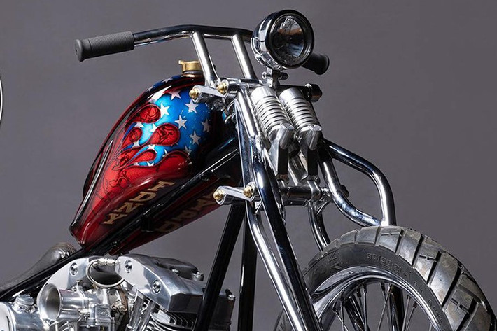 Đây là một tác phẩm độc nhất vô nhị, được chế tạo dựa trên bộ khung cứng cáp tùy chỉnh do Paul Cox Industries tự tay làm từ đầu. Trái tim của xe được những người thợ độ lắp đặt động cơ Harley-Davidson 1966.