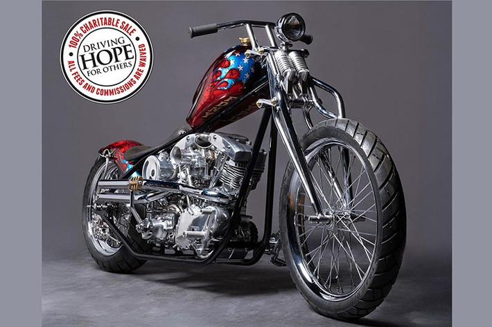 Paul Cox Industries là một trong những đội ngũ độ xe mô tô khá được chú ý. Xưởng độ xe ở New York này đã hoạt động được khoảng hai thập kỷ, không chỉ tạo ra những chiếc mô tô độ mà còn cả dao và đồ da - tất cả đều dễ dàng nhận ra ngay khi Paul Cox làm việc.