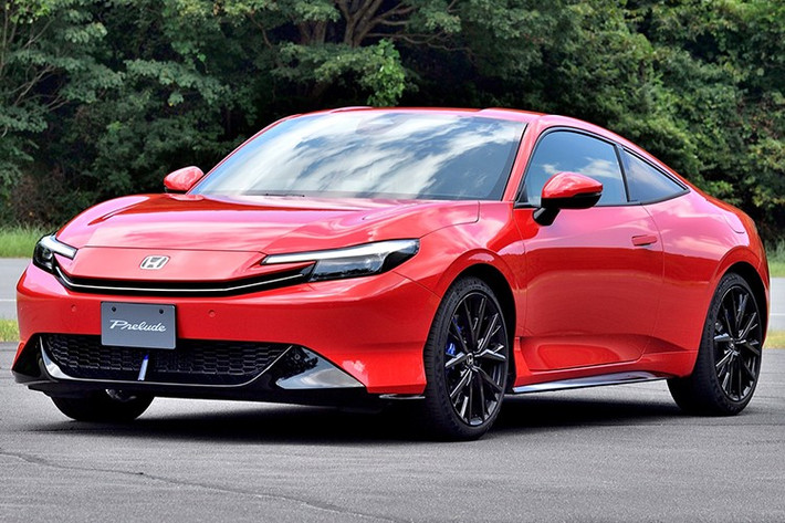 Xuất hiện lần đầu dưới dạng concept tại Japan Mobility Show 2023, Honda Prelude 2026 giữ lại hầu hết các đường nét thiết kế từ nguyên mẫu. Xe áp dụng triết lý thiết kế “Unlimited Glide”, mô phỏng sự uyển chuyển của tàu lượn, với phần đầu xe thấp.