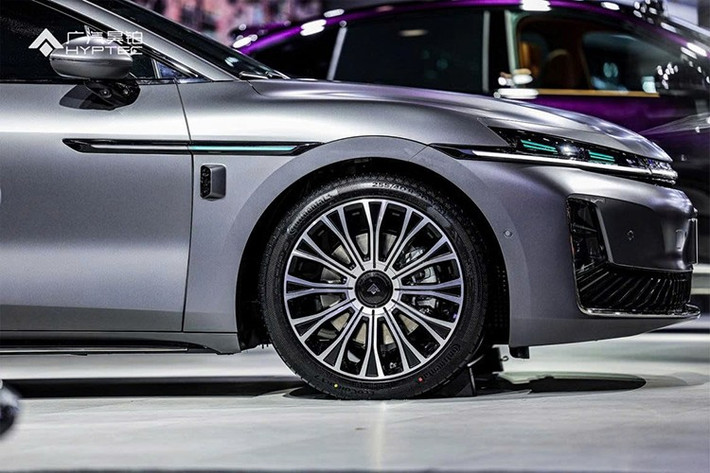 Sức mạnh đến từ hệ động lực hybrid EREV (chạy điện, nhưng động cơ xăng đóng vai trò là máy nổ sạc lại pin để kéo dài tầm hoạt động.