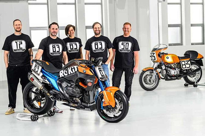 BMW R 1300 R Superhooligan 2026 được mang đến sự kiện Daytona Bike Week như một lời tri ân tới chiến thắng mang tính biểu tượng của hãng tại giải đua Daytona Superbike năm 1976. Khi đó, tay đua Steve McLaughlin đã giành chiến thắng với chiếc BMW R 90 S và đánh dấu cột mốc quan trọng trong lịch sử đua xe của thương hiệu Đức.